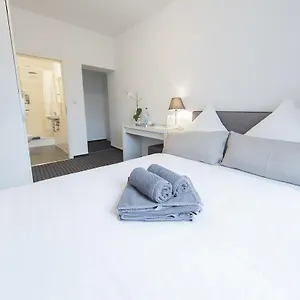 Berolina Haus Han/Misafirhane Düsseldorf