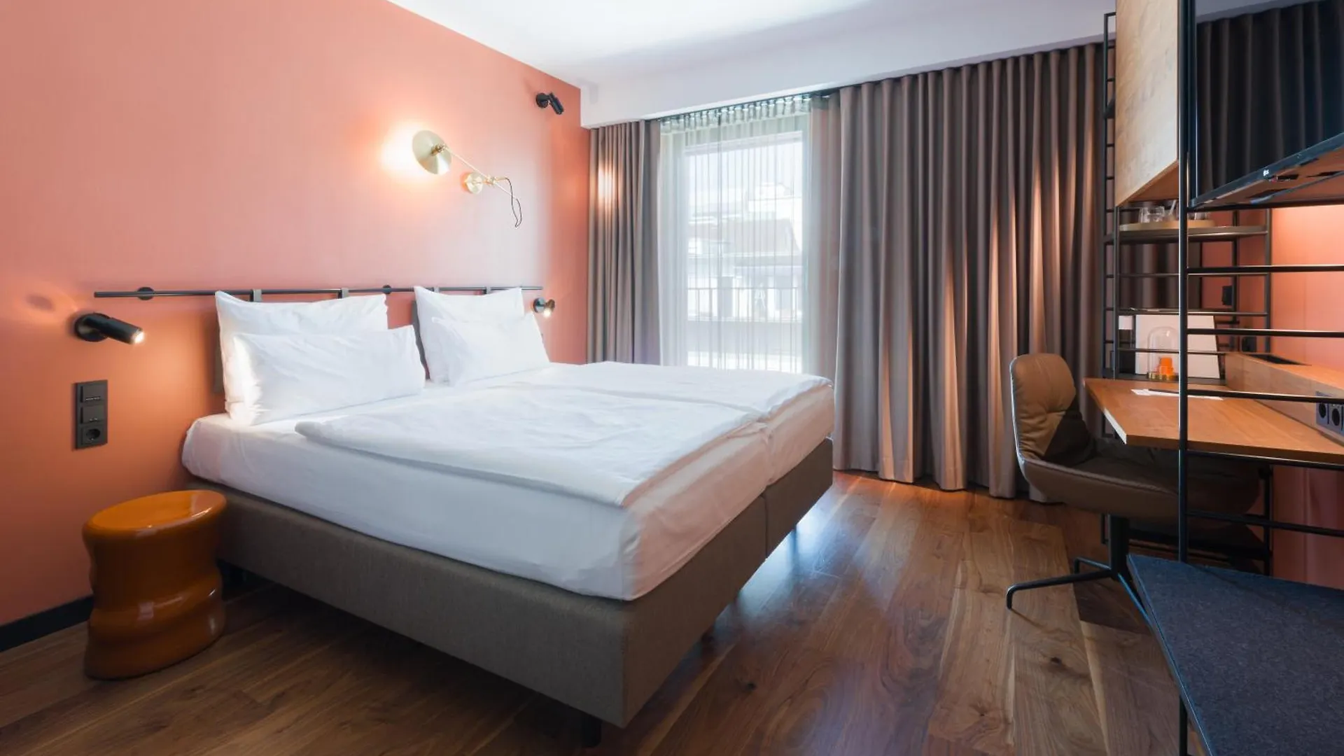 Emilu Design Hotel Stuttgart 4*,
